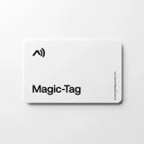 Weißer Magic-Tag mit schwarzem Symbol und Schriftzug