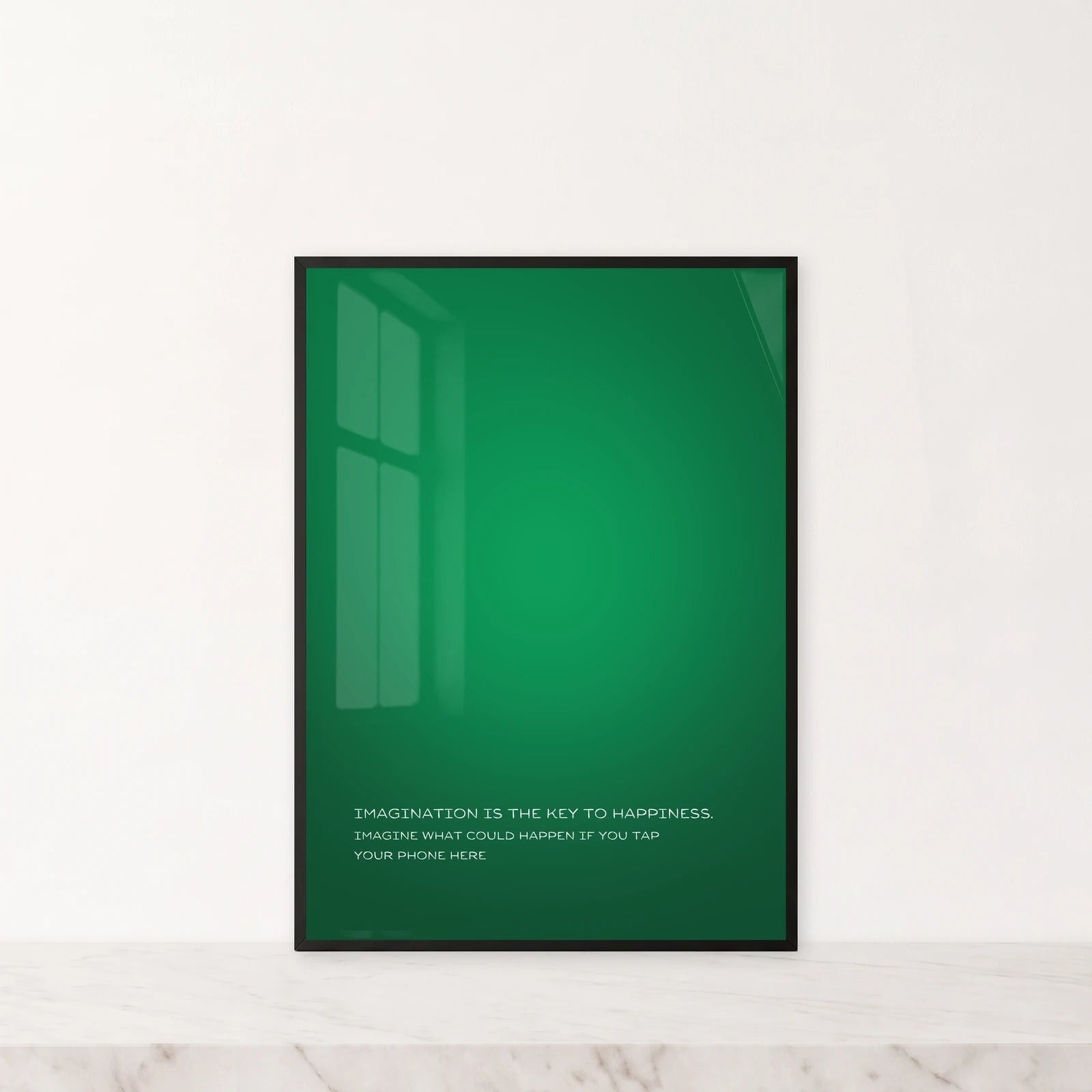 Velvet Green · Imagination. Foto di riferimento: 50 × 70 cm in una cornice nera su marmo chiaro.